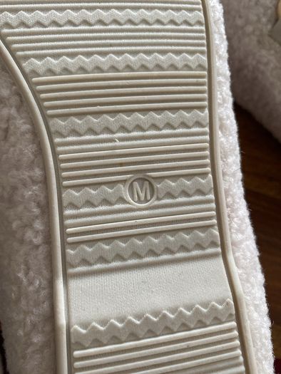 cream slippers