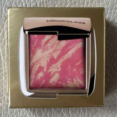 HOURGLASS Ambient Lighting Blush