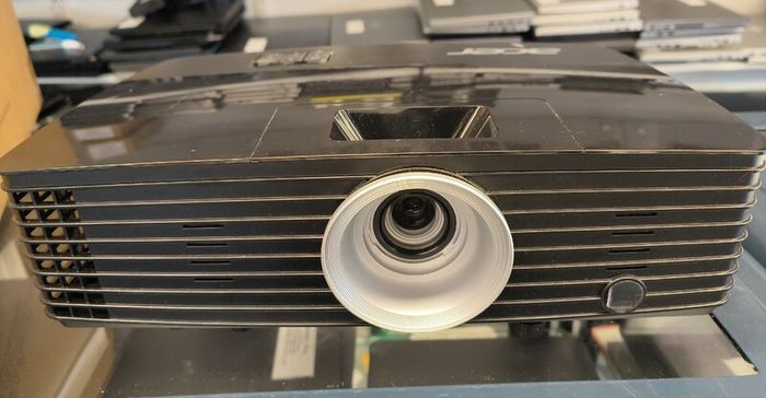 Acer P1285 3600 Lumens Desktop DLP Home Theater Projector 3D Ready (Lamp Hour Elapse: 23)