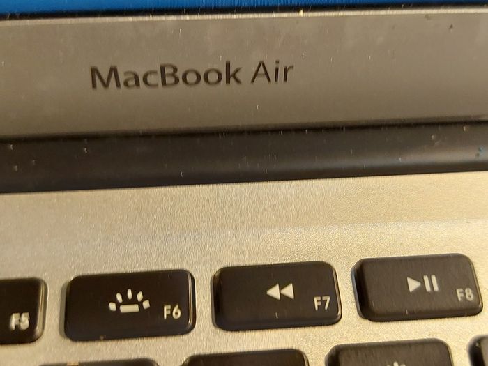 Apple MacBook Air, Model A1466, 13 inch, Needs Ram, has no Ram, excellent condition otherwise