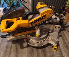 DeWalt 12 inch 110v chop saw with big DeWalt stand