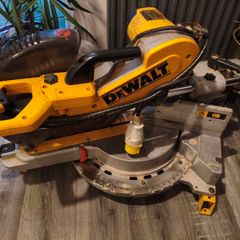 DeWalt 12 inch 110v chop saw with big DeWalt stand