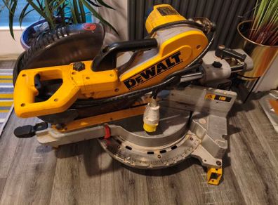 DeWalt 12 inch 110v chop saw with big DeWalt stand