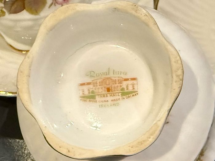 Vintage Ireland Royal Tara bone china set of 2 sauser and cups