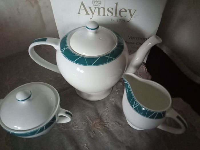 Aynsley "Vermont" Fine Bone China Teapot set