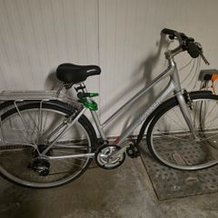 Giant Escape 4W Womens Hybrid Bike & Rack & Mudguards