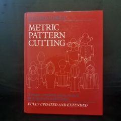 Metric Pattern Cutting (Hardcover)
