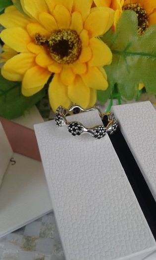 Brand new genuine Pandora sterling silver pave ring