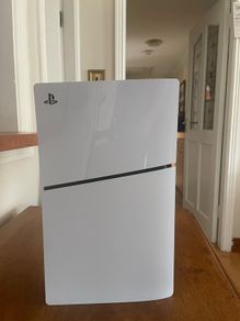 playstation 5 slim digital edition (TRYING TO SELL FAST)