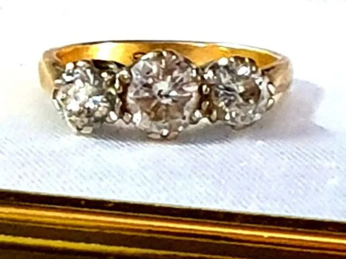 Vintage 24ct Gold Diamond Trilogy Ring