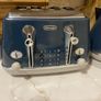 De Longhi Toaster and Kettle Image 2