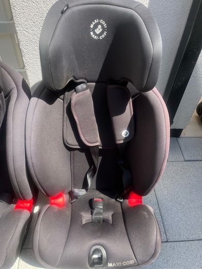 2 maxi cosi Titan car seats