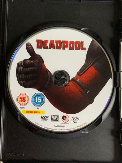 Deadpool (Marvel) [2016] Ryan Reynolds & Morena Baccarin