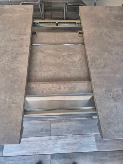 kitchen table (extendable)