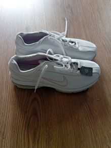 Golf shoes