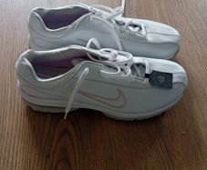 Golf shoes