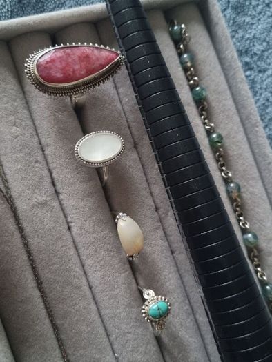 4 stunning rings,all silver,stones