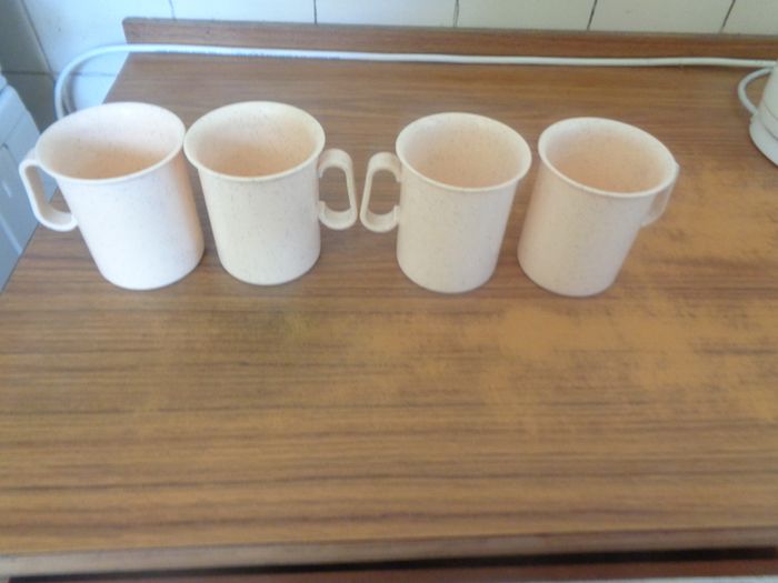 Plastic Mugs x 4 for Sale