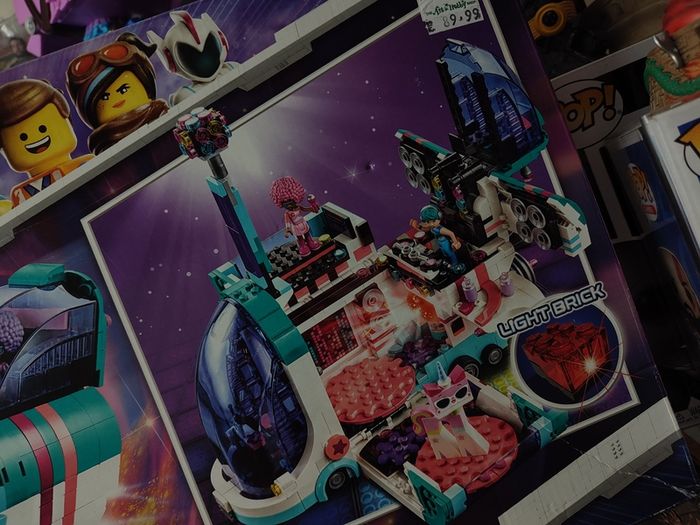 The Lego Movie 2 ! Pop-Up Party Bus ! RETIRED ! Set 70828 ! Brand New !