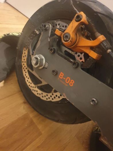 E Scooter Kukirin G4 2025 In Great Condition, Batttery,motor,brakes, Excellent. Will Sell Or Trade For Kukirin G2 Master. Needs Front End Bolt That Connects Front Bottom And To Steering Stem,very Minor Job.what You Got???