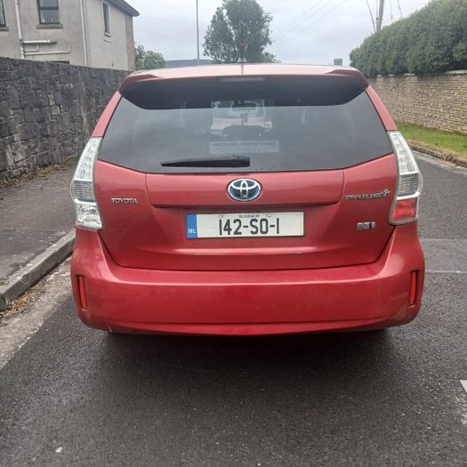 Toyota Prius Alpha 2014