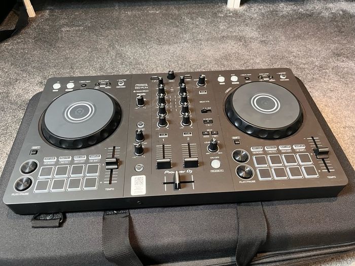 Pioneer DDJ FLX4 + Case