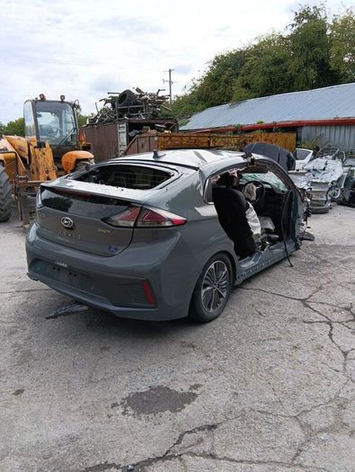 Breaking Hyundai ionic 2017 hybrid