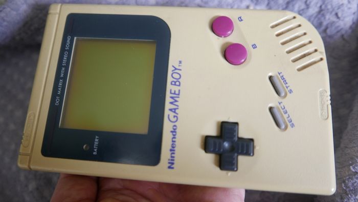 Nintendo Game Boy Launch Edition (works well)