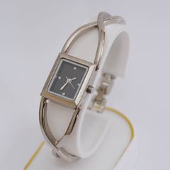 Vintage Avon Ladies Quartz Watch