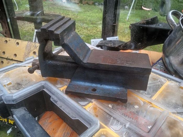 handy size vice