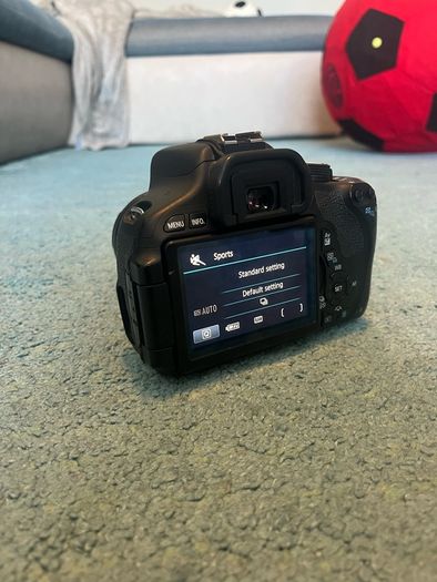 Canon EOS 600D + Canon EF-s 18-55mm lens