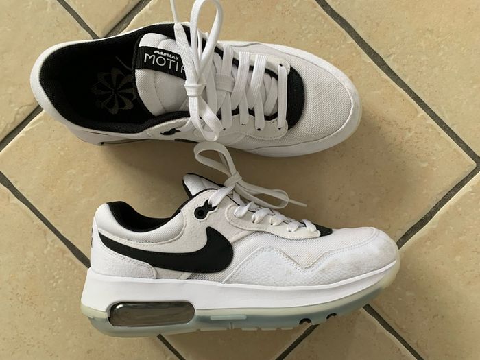 Nike Air Max Motif Trainers