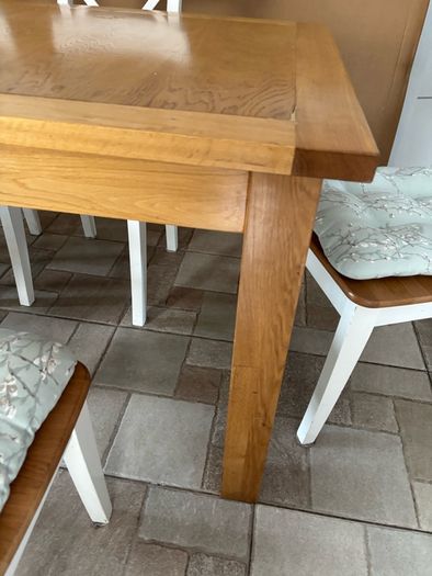 table & chairs