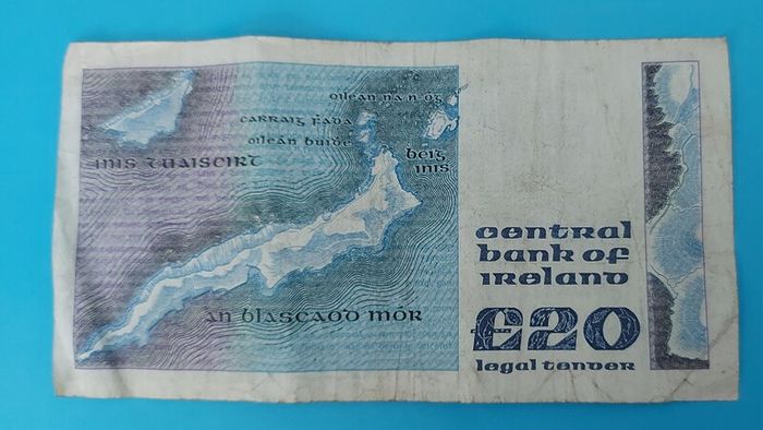 Irish 1981 Twenty Pound "YEATS"  banknot in V.Fine  condition