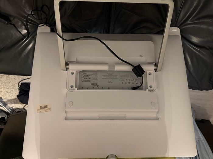 23" Cisco DX80 Touchscreen Display