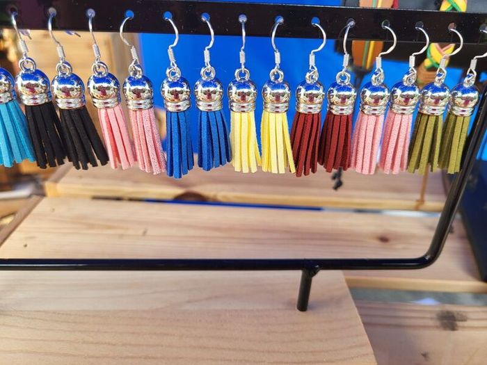 job lot of jewellery for markets, pendants