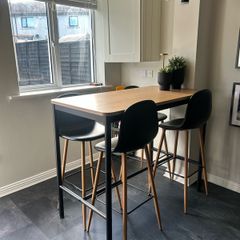 High Bar Table - 4x Leather Stools
