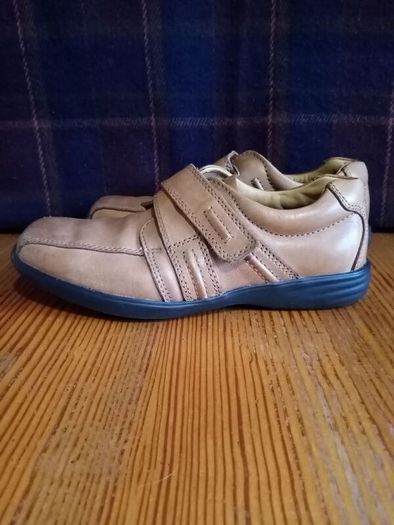 Clarks beige leather velcro shoes boys 2 1/2 F