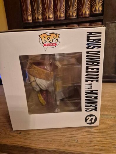 Funko Pop Town  Albus Dumbledore with Hogwarts 27 (Mint & Unopened)