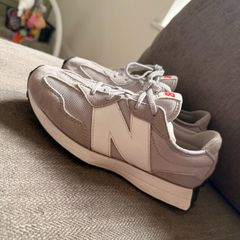 New Balance 327s UK4