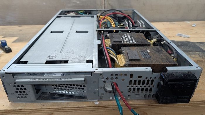 Apc Smt3000rmi2u Ups