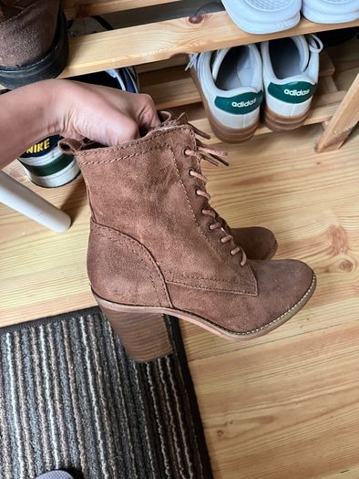 High Heeled Boots