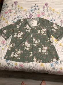 Ladies Top size 18-20 brand new