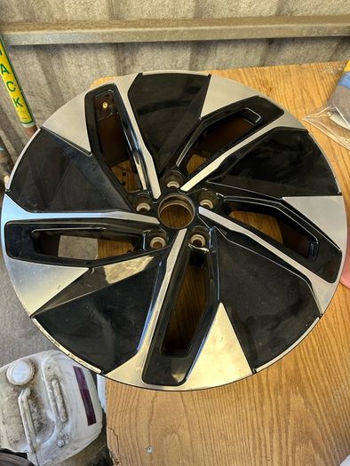 vw id4 alloy wheel 19"