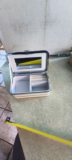 2 Different itmes--1- small travel jewelry case or organizer 12.00 euro. 2-trinklet stone box with lid and nop or could be butter dish,15.00 euro.