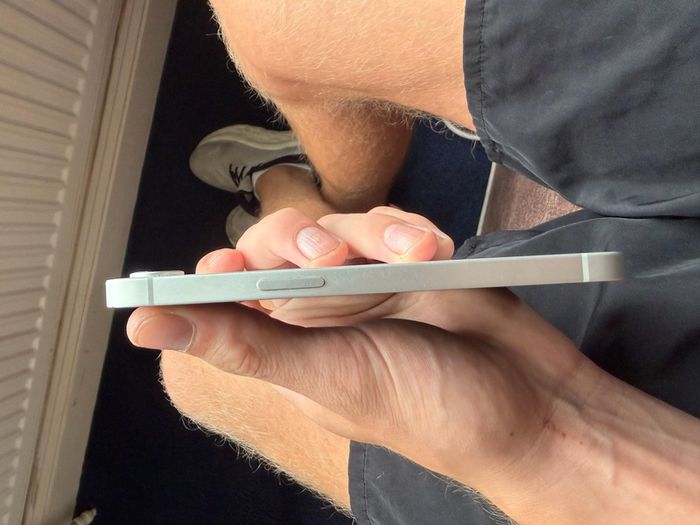 iPhone 16e