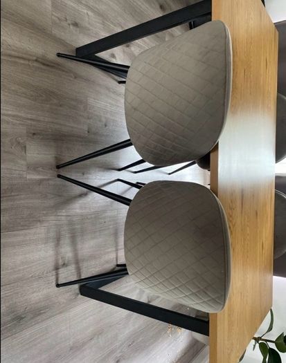 table with 4 chairs