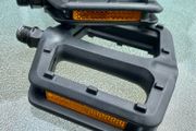 MTB ,Plastic flat peddles , black with reflectors
