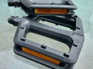 MTB ,Plastic flat peddles , black with reflectors