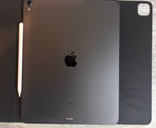 Apple iPad Pro 3rd Gen A1876 12.9in 256GB i Black/Space Gray + Apple Pen
